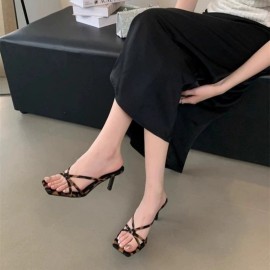 エレガントな夏の妖精スタイルのストリートサンダル - シックなサテンフィニッシュ、オープントゥ、薄いヒール、リボン詳細、快適なスリッポンデザイン